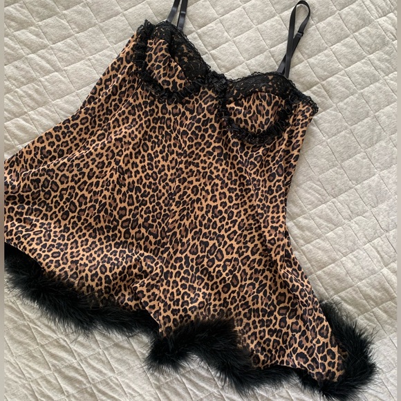Victoria's Secret Leopard Print Chemise with Black Lace Trim - Picture 3 of 9